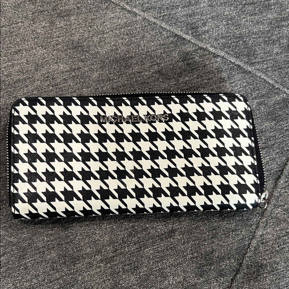Michael Kors Black and White Houndstooth Wallet